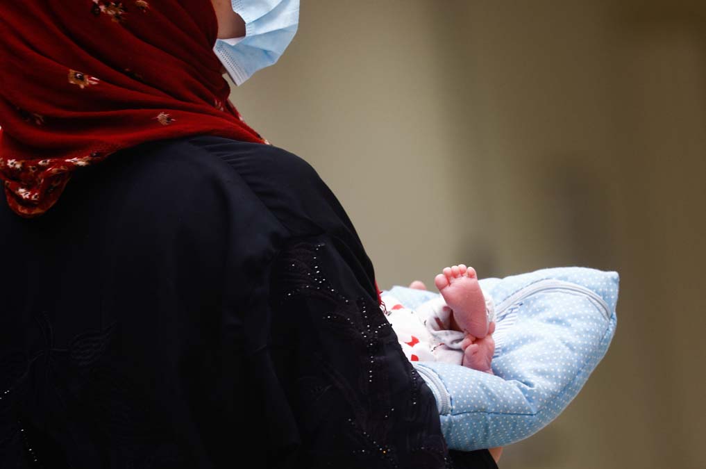 afgan-kadin-bebek.jpg