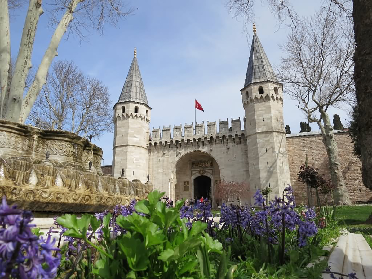 Top turkey. Дворец Топкапы Topkapi. Топкапи Палас Стамбул. Стамбульский дворец Топкапы. Достопримечательности Турции дворец Топкапы.