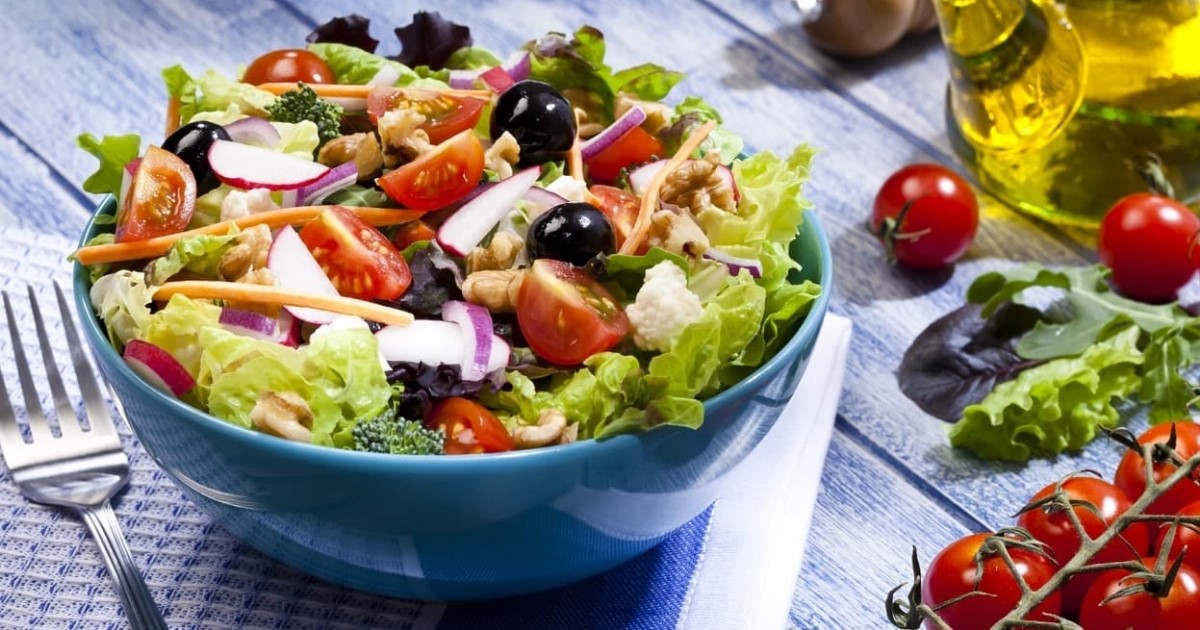 cevi-soslu-akdeniz-salatasi