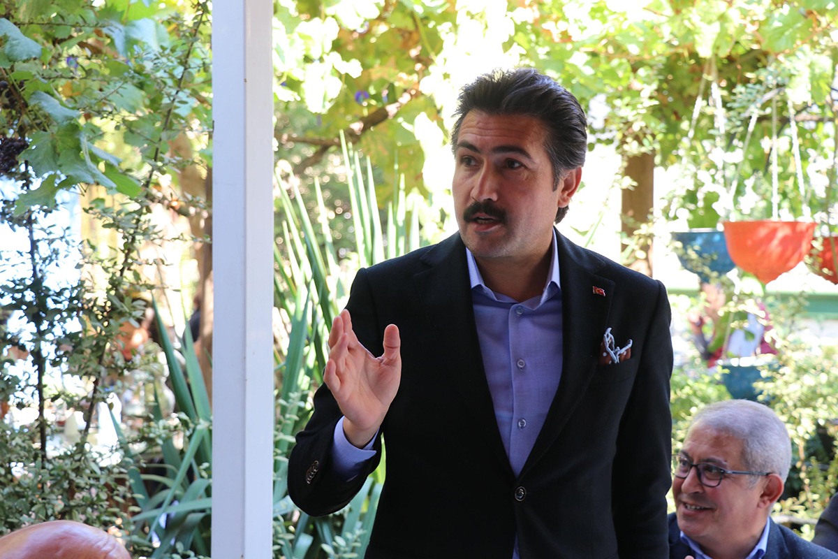 ak-partili-ozkan-ucubelikte-yarisan-heykeller-derhal-kaldirilmali-2873-dhaphoto8-copy.jpg