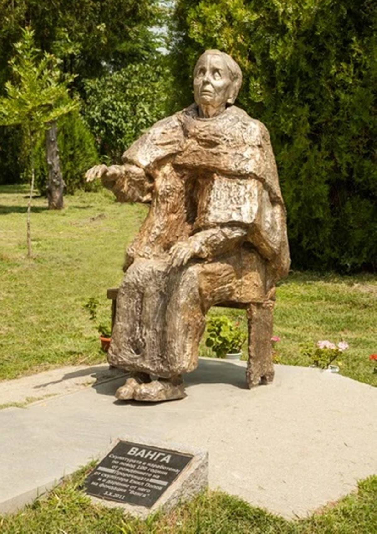 depositphotos-50083453-stock-photo-sculpture-of-the-legendary