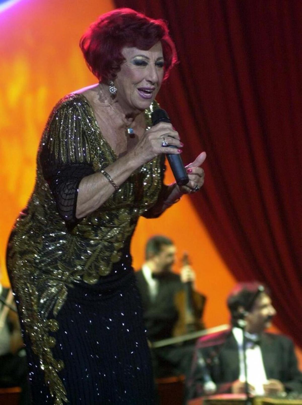 21688-fotograflarla-muzeyyen-senar-787594