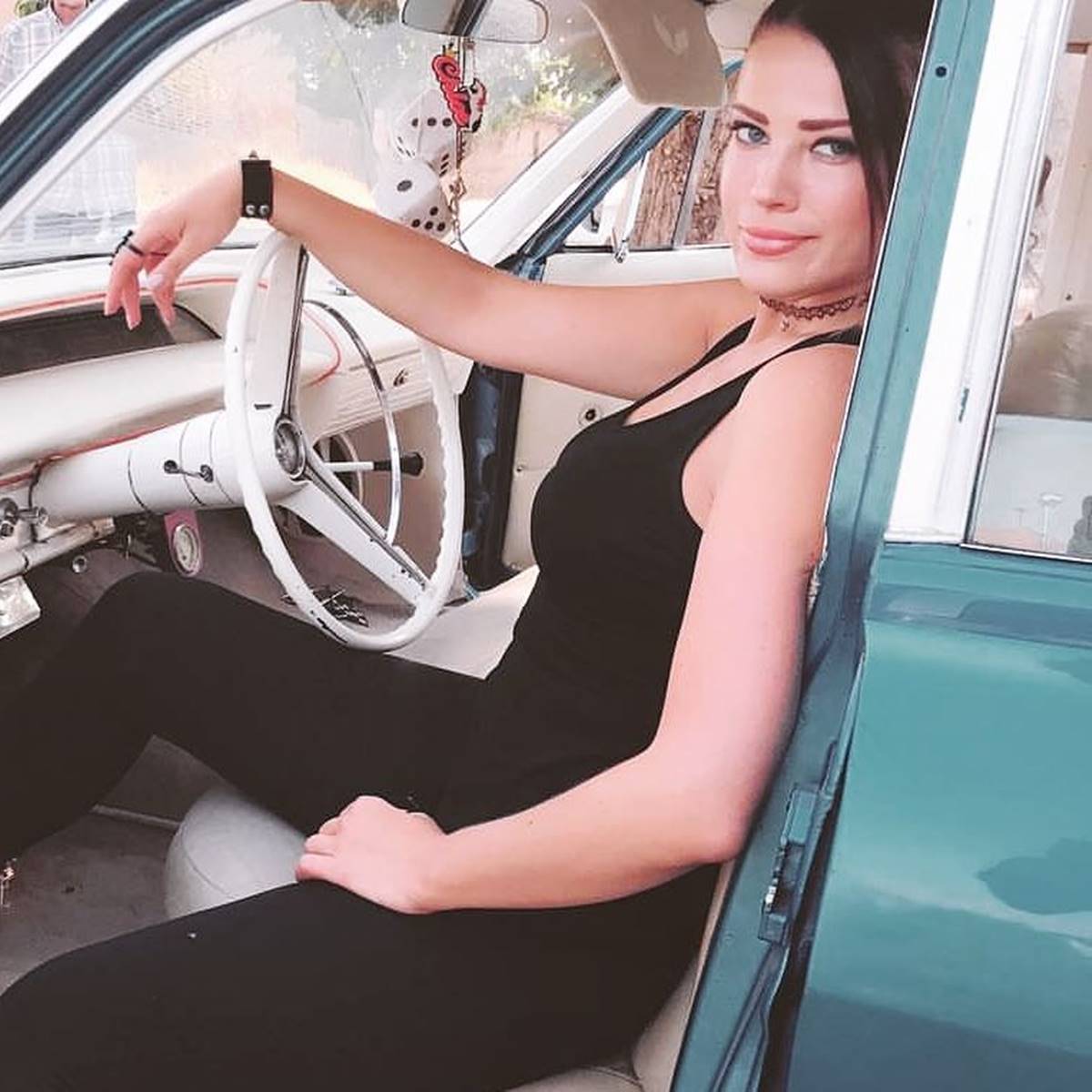 esra-sonmezer-kimdir