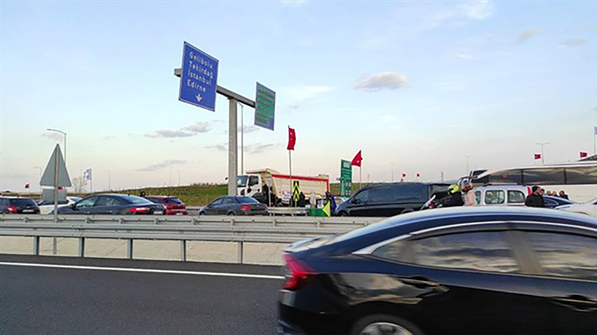 canakkale-koprusu-nden-ucretsiz-gecmek-icin-bekleyenlere-kotu-surpriz-993202-1