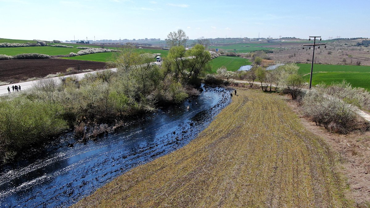 102822305-edirnede-zift-dolu-havuzun-patladigi-santiyenin-faaliyetleri-durduruldu-7