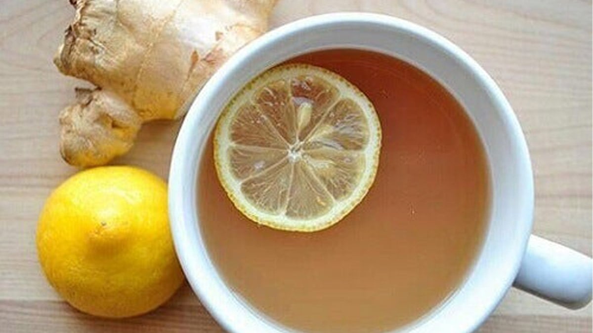 Кружка чая, лимон, имбирь