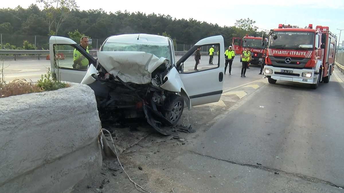 kartalda-kararsiz-surucu-giselerin-beton-bariyerlerine-carpti2-yarali-8151-dhaphoto6-copy