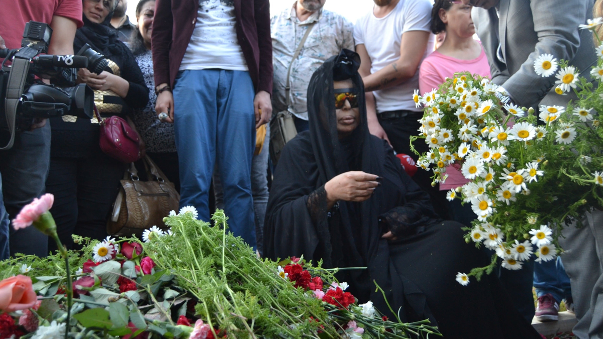 bulent-ersoy-kilitli-mezar