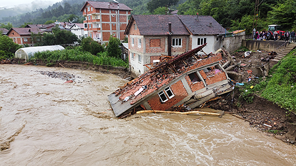 Batı Karadeniz'i vuran sel felaketine Bakan Yanık'tan şaşırtan yorum:  Bölgenin kaderi