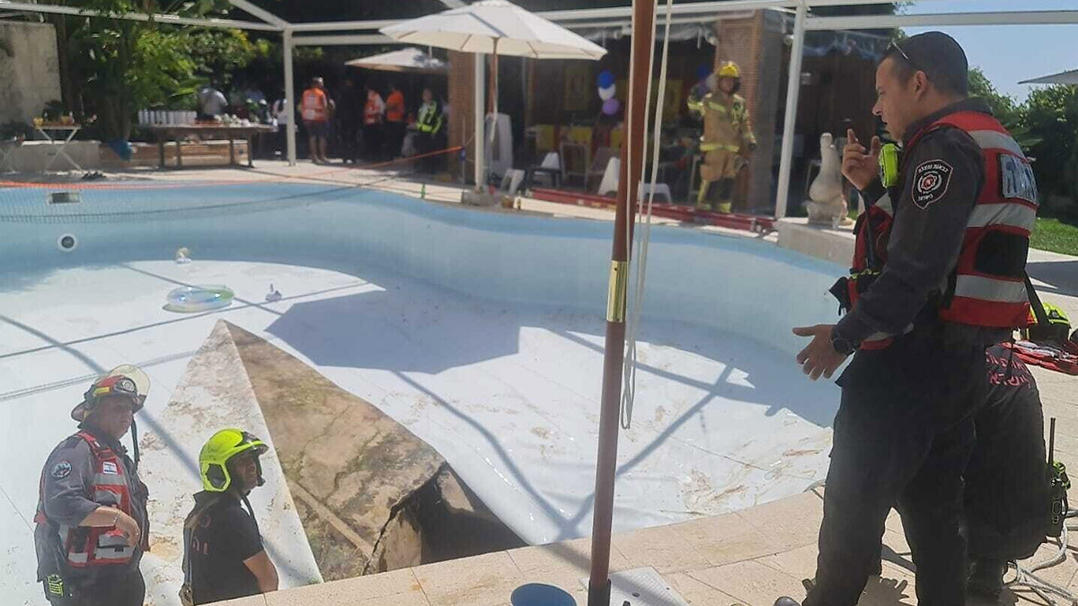 İsrail'de feci olay! Havuzun ortasında oluşan delik iki kişiyi yuttu