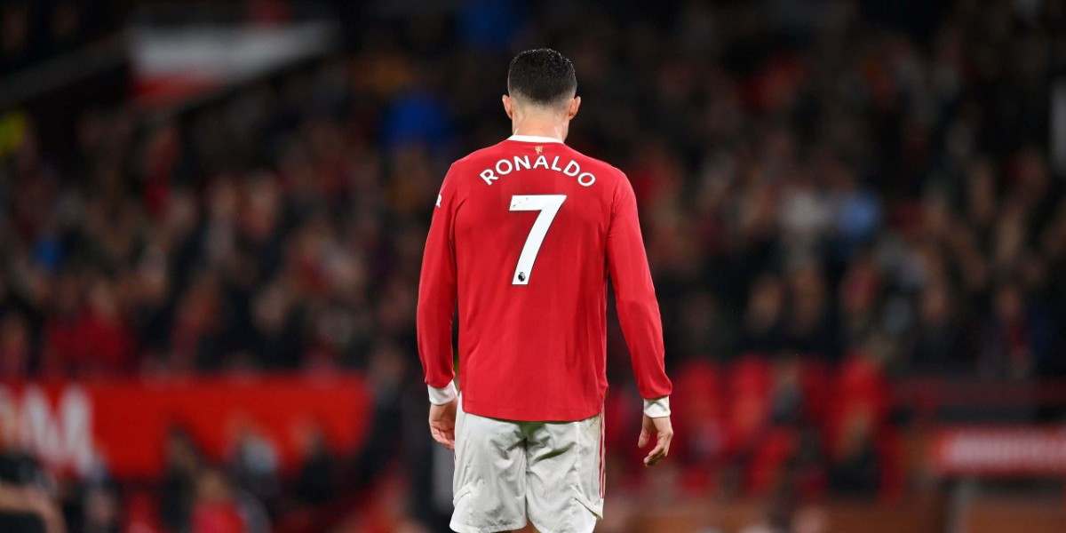Cristiano Ronaldo Manchester United'dan ayrılacak mı? Hazırlık maçında  sahayı terk etti