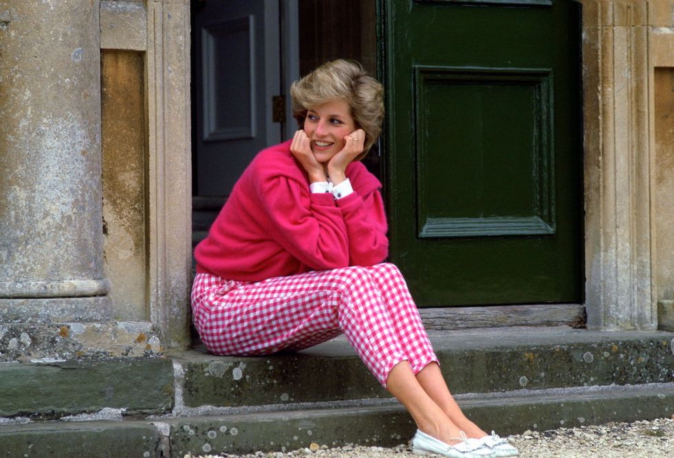 diana-princess-of-wales-sitting-on-the-steps-outside-her-news-photo-1660322203.jpg