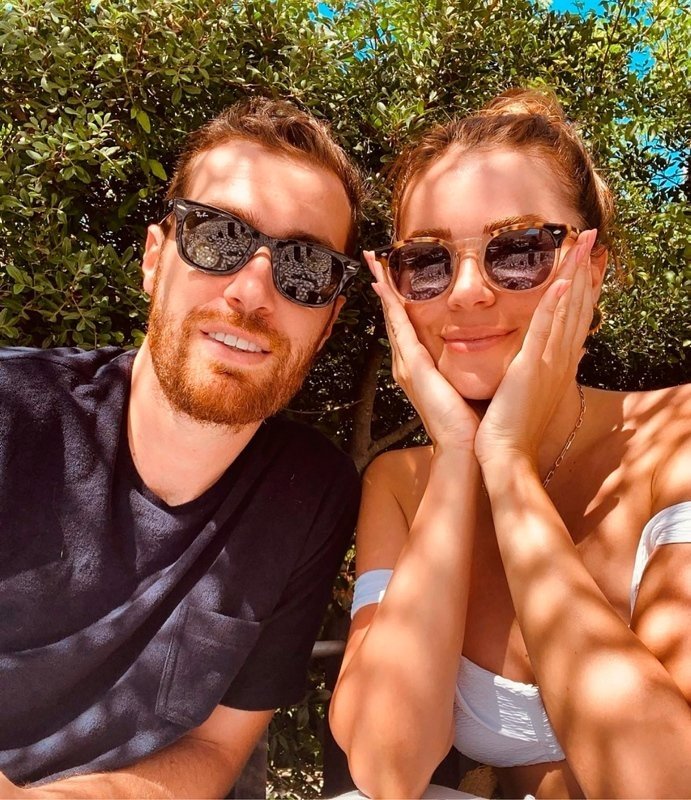 0x0-asklarini-gizlemiyorlar-ogulcan-engin-ve-miray-daner-ilk-kez-el-ele-1637483723354