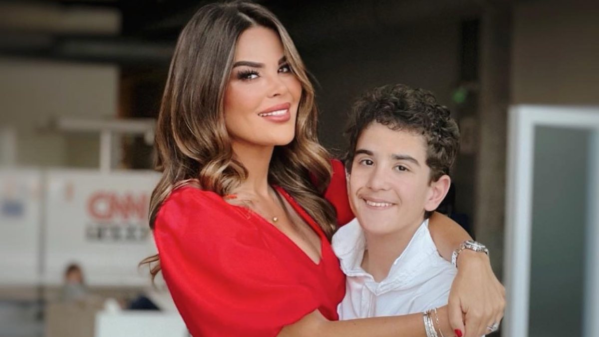 oglu-demir-ozlem-yildiz-i-uyardi