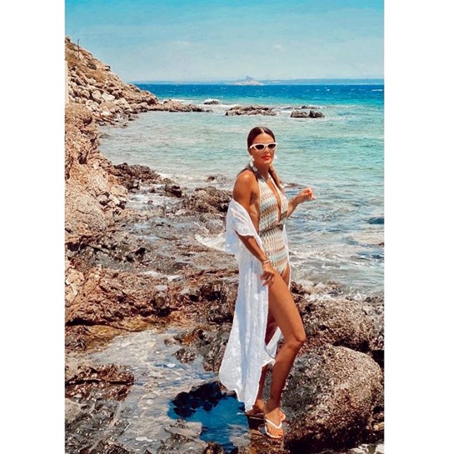 unlu-sunucusu-ozlem-yildiz-in-tatil-13449501-4595-m