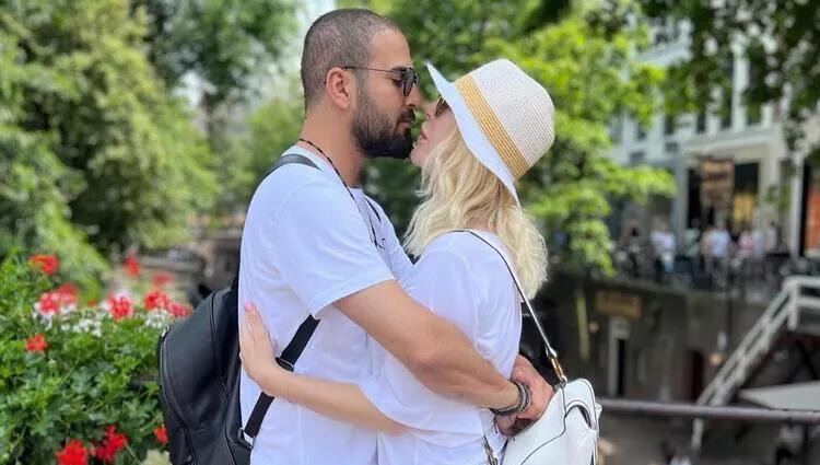 62db9023e4bfdd293061bf9a