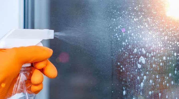 cam-balkon-temizligi-nasil-yapilir-3-e1630227598809