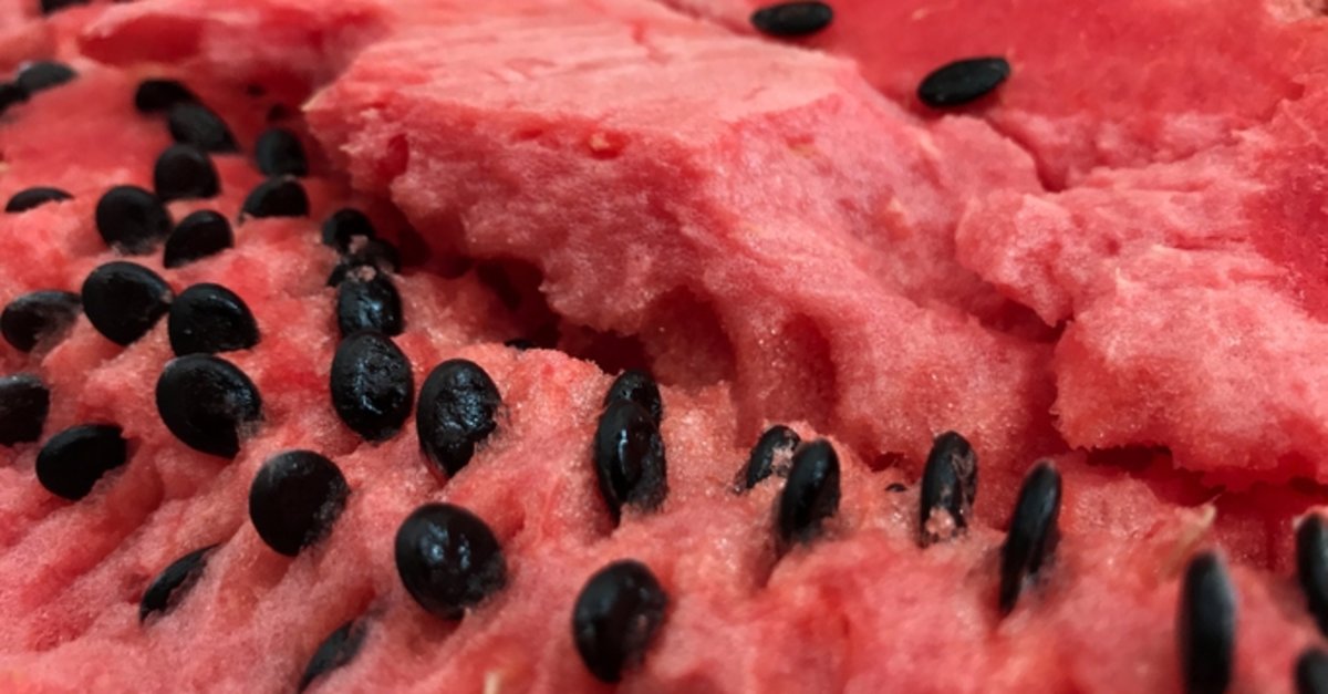 1200x627-karpuz-cekirdegi-faydalari-nelerdir-karpuz-cekirdegi-yenir-mi-1642572340422.jpg