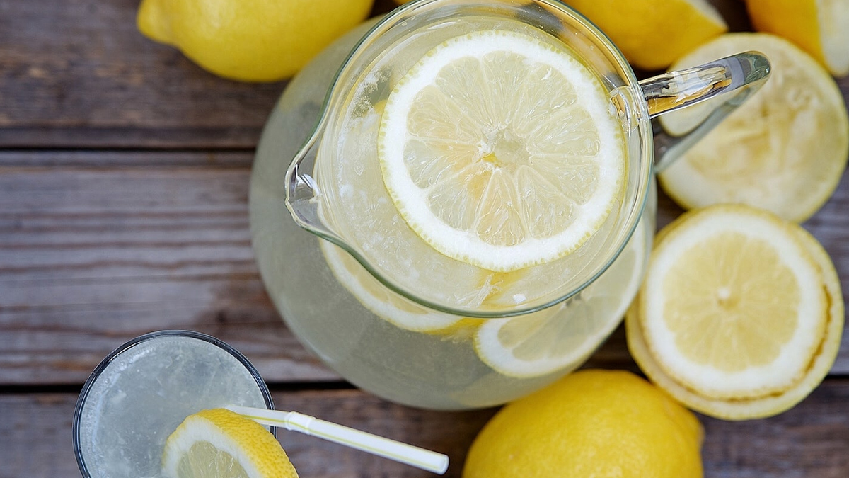 Холодная вода с лимоном