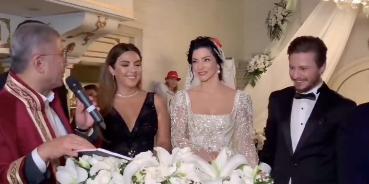 Merve Boluğur Mert Aydın ile nikah masasına oturdu