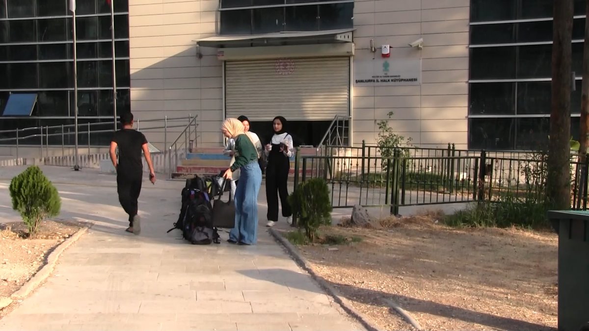 sanliurfa-kutuphane-canta-sirasi