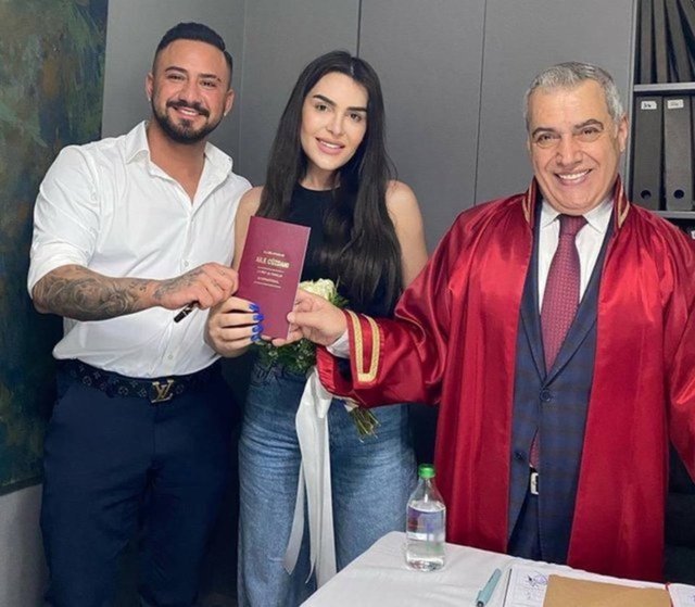 3520290-1ddfc34b05d302faa822a1a885087751-640x640