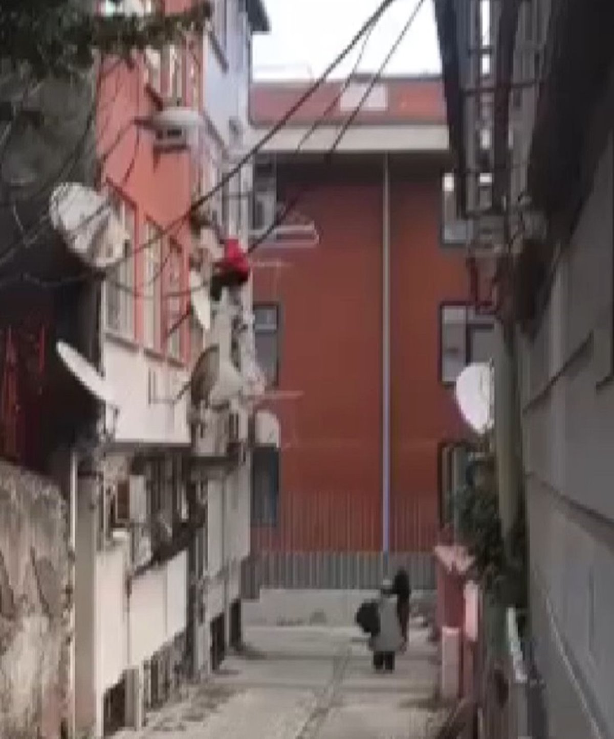 binaya-tirmanan-hirsiz-1