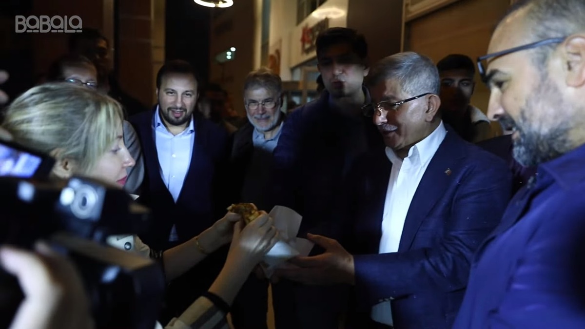 ahmet-davutoglu-kokorec-ismarladi