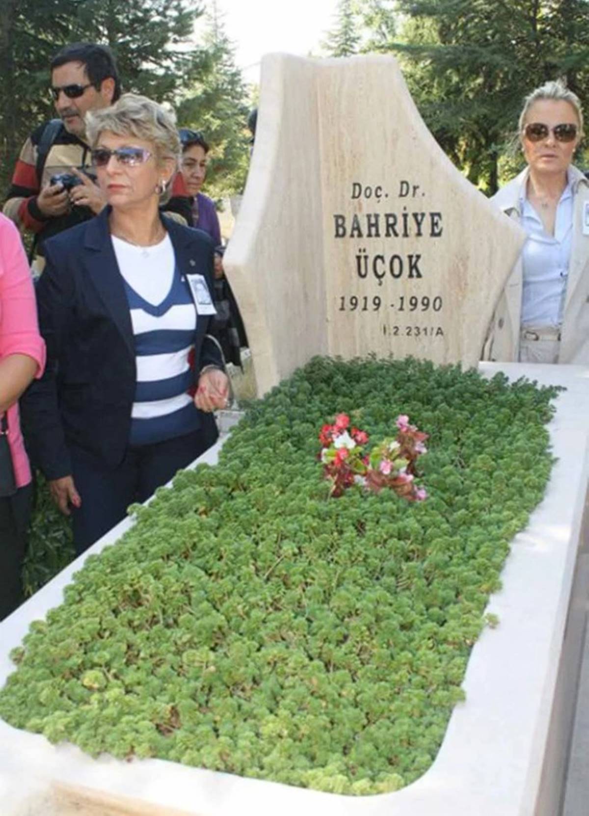 bahriye-ucokun-mezari-nerede