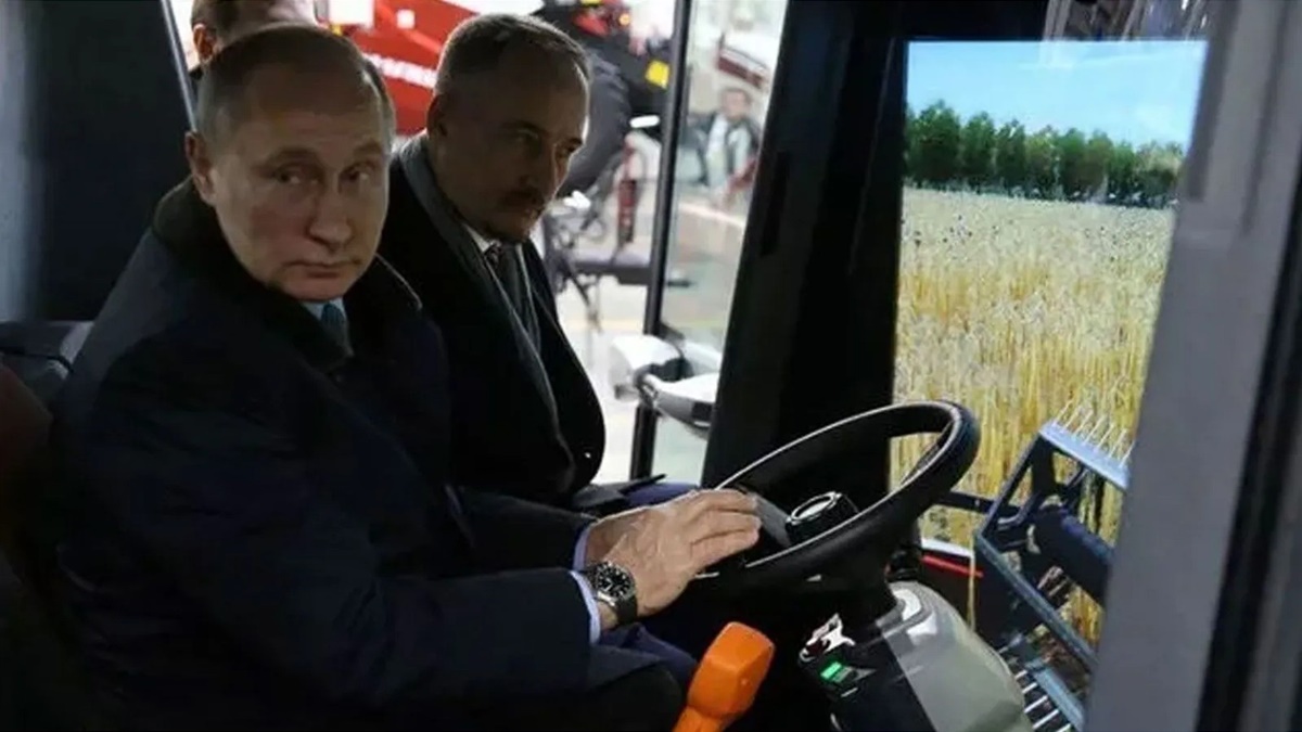 putin-traktor-hediyesi