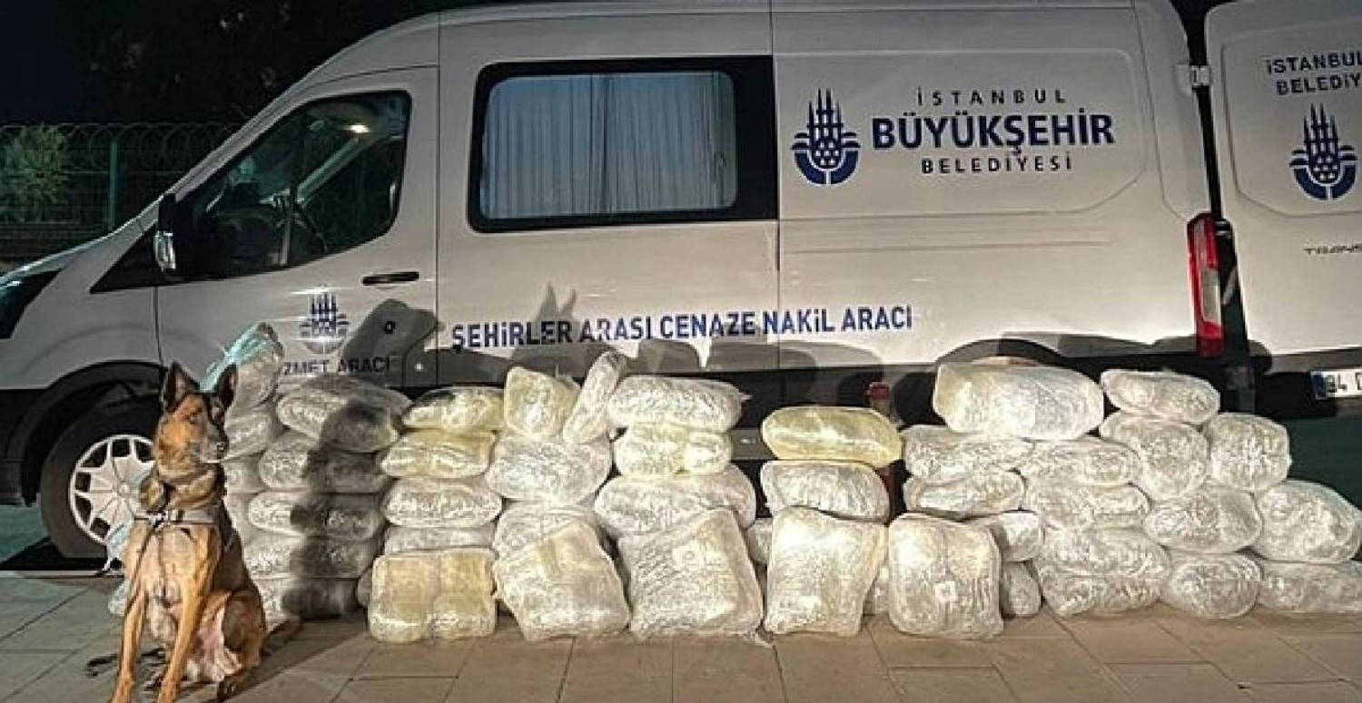 Cenaze aracından uyuşturucu çıktı