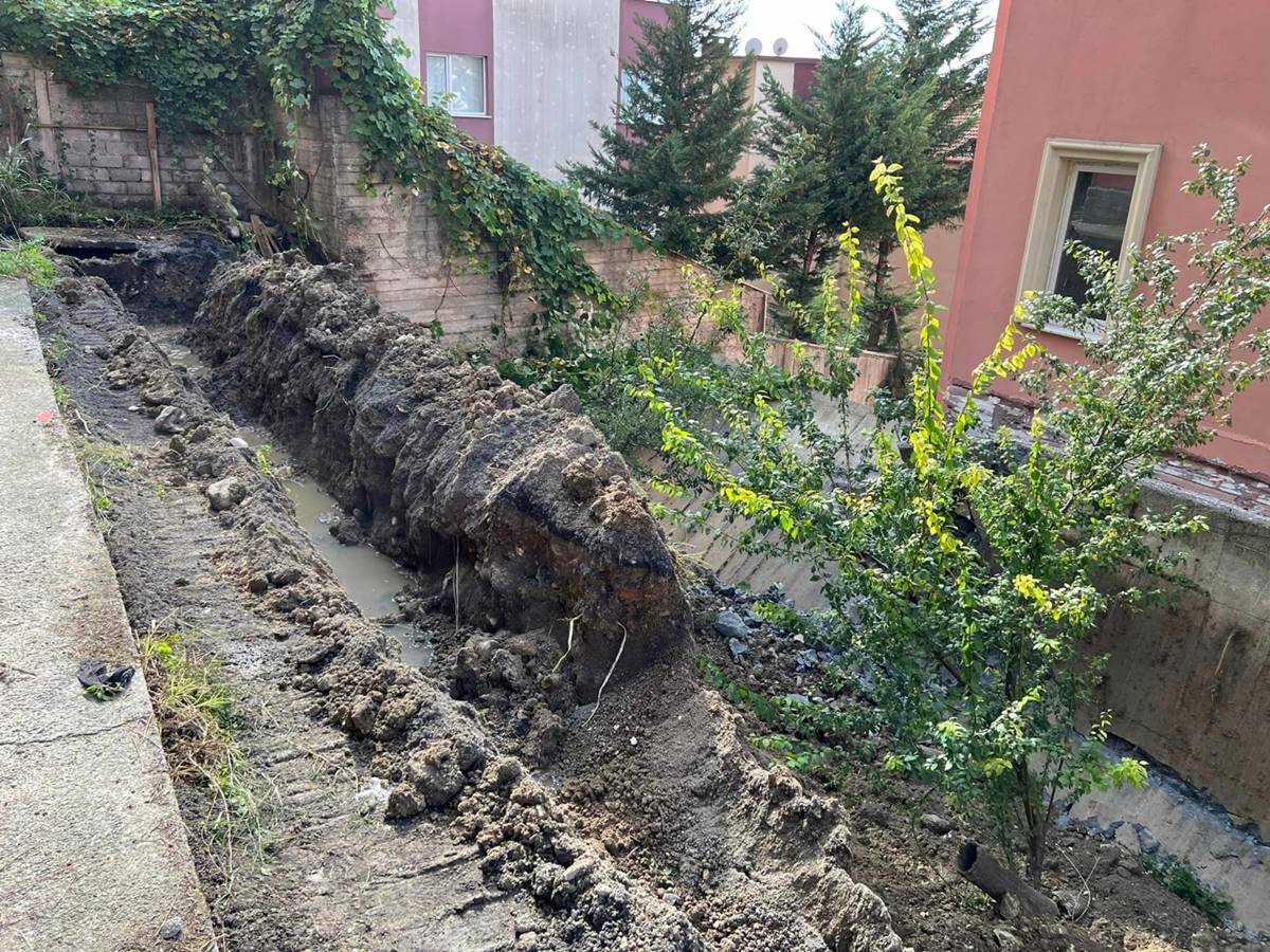 ustune-istinat-duvari-devrilen-apartman-bosaltildi-1