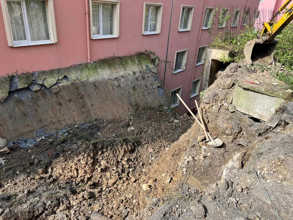 ustune-istinat-duvari-devrilen-apartman-bosaltildi-2