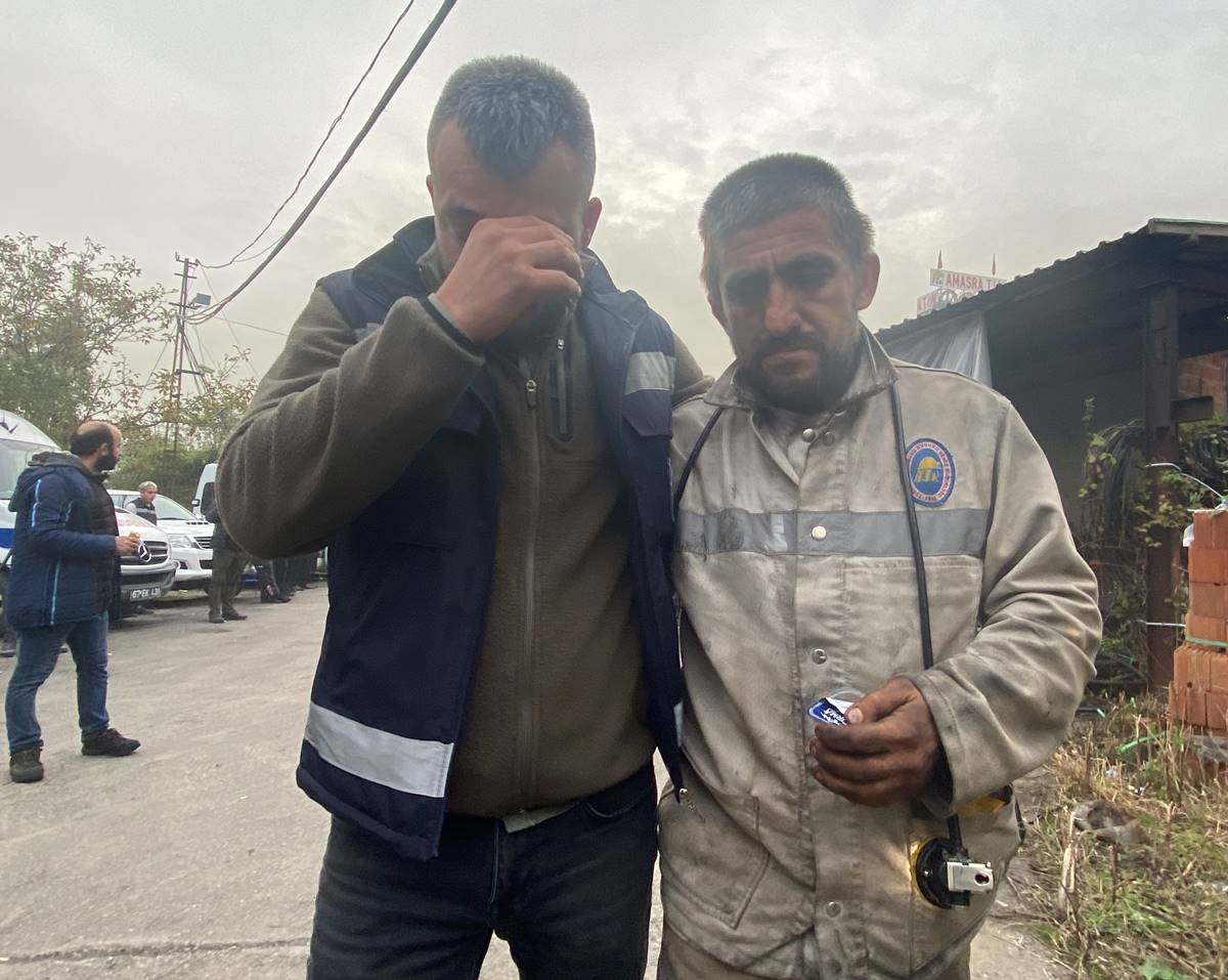 maden-faciasinda-kurtarma-calismalarina-katilan-isci-gozyaslarina-boguldu-3