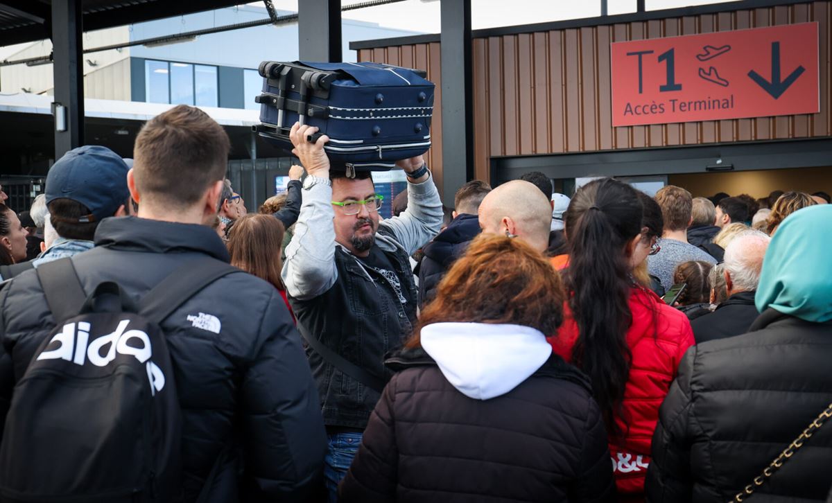 bruksel-charleroi-havalimani-grev-1