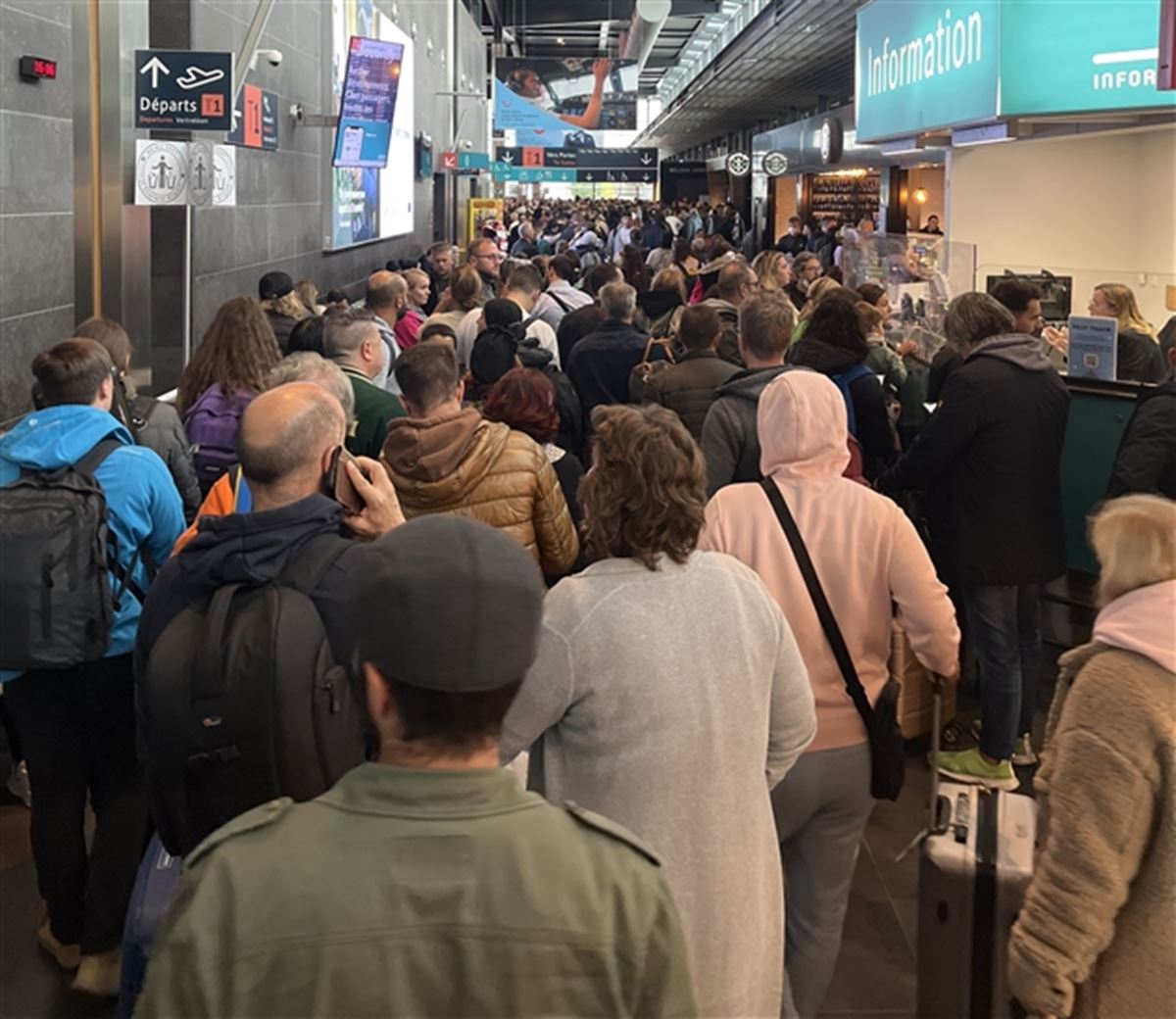 bruksel-charleroi-havalimani-grev-2