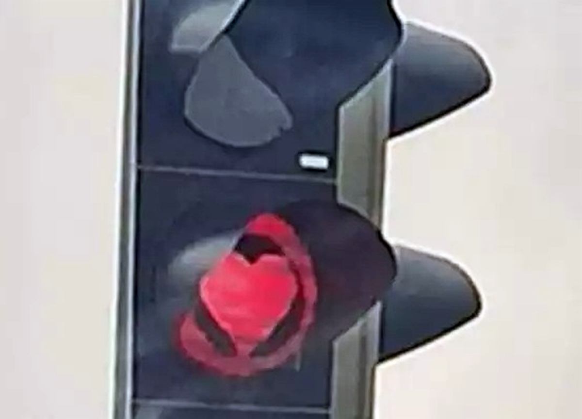 trafik-lambasi-kalp-sembolu