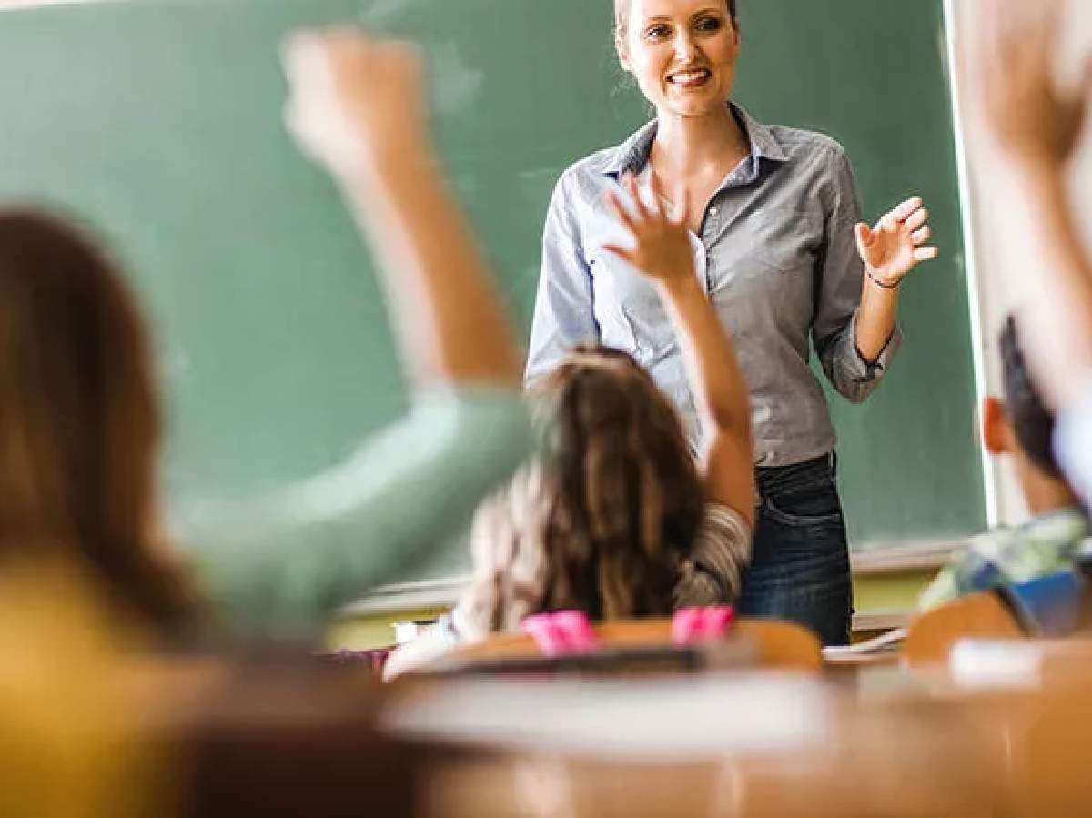 ücretli öğretmenlik nedir