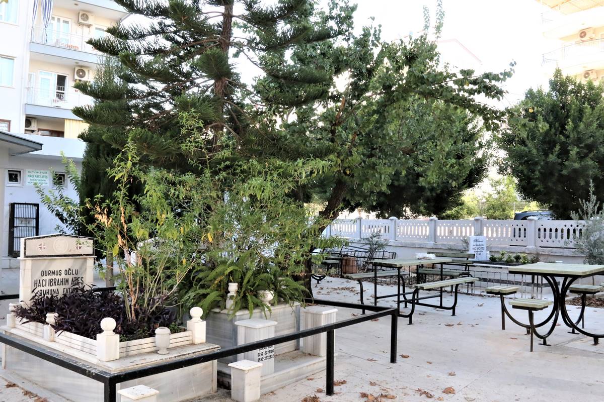 cami-avlusuna-mezar-yaptirilir-mi