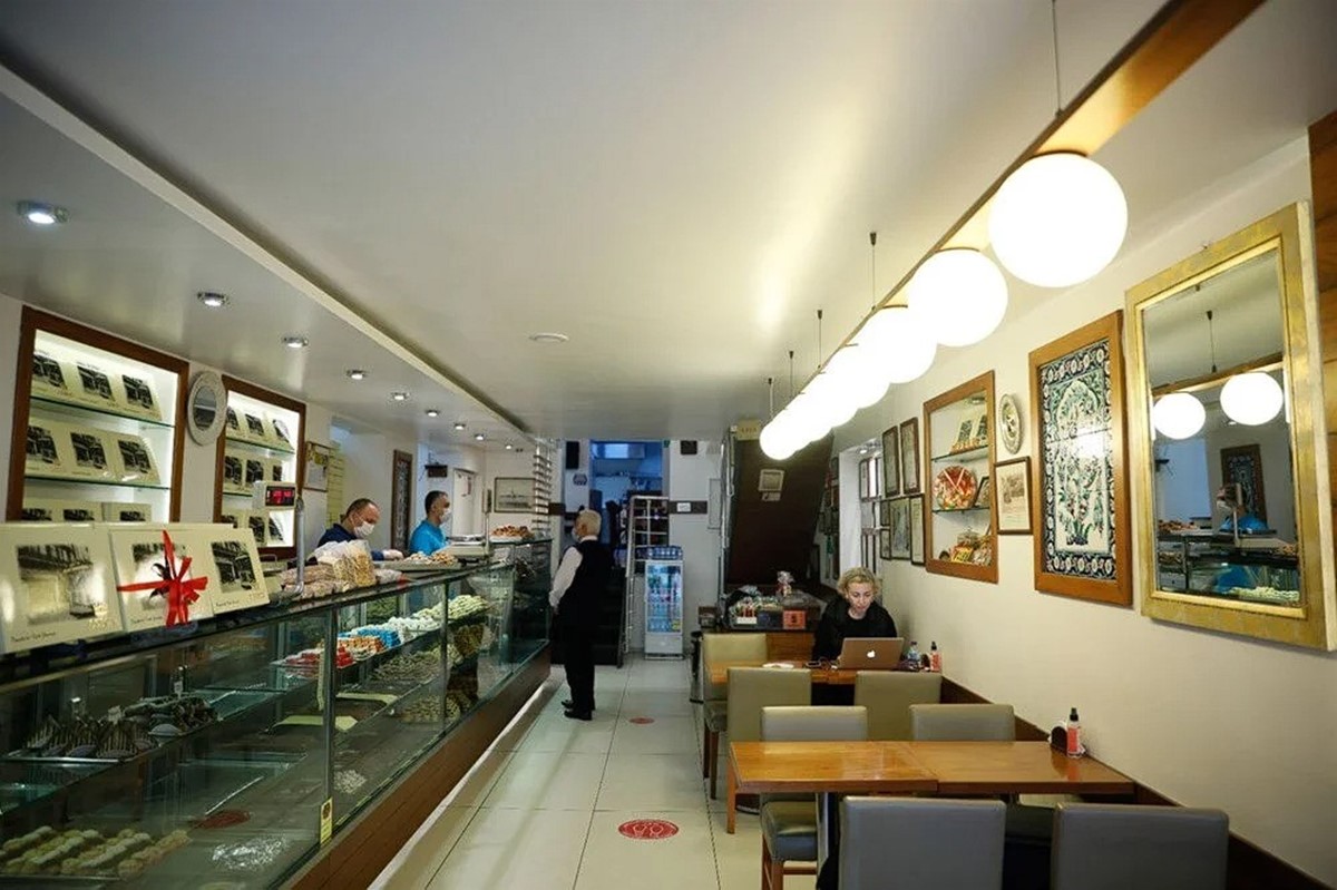 lebon-pastanesi-kimin