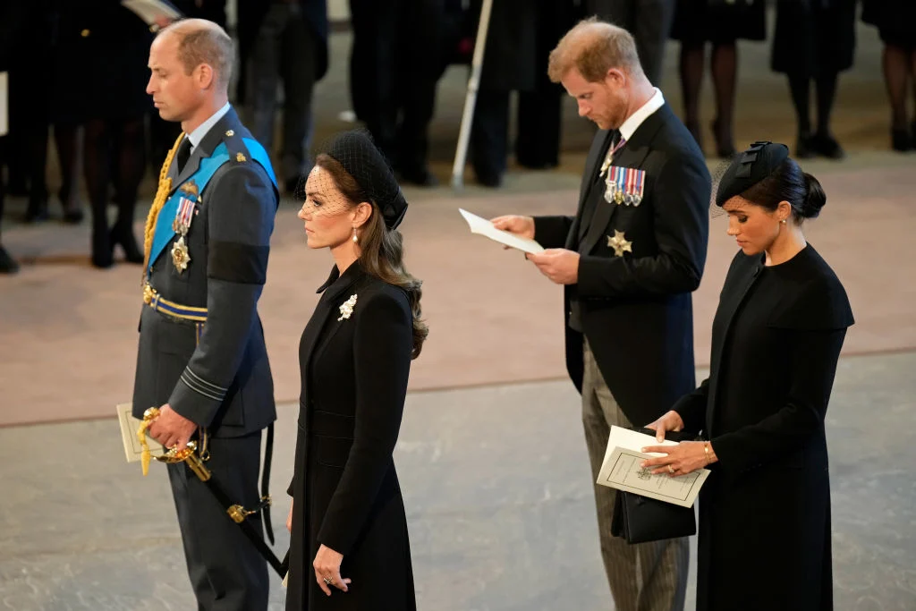 internet-blames-meghan-markle-for-queen-death-5