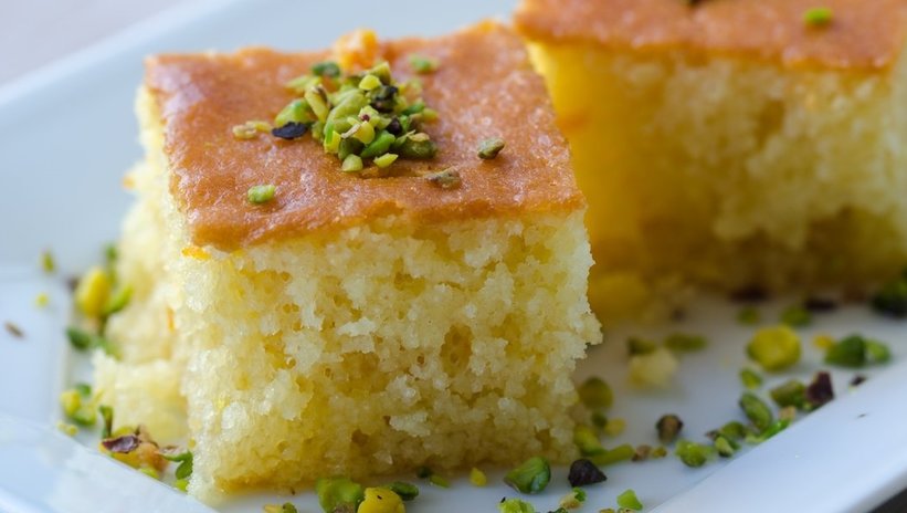 821x464-serbetli-irmik-tatlisi-tarifi-serbetli-irmik-tatlisi-nasil-yapilir-1634025353138