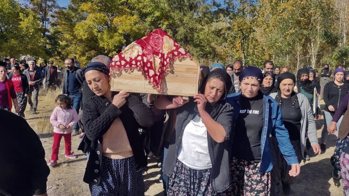 oldurulen-kadinin-cenazesini-kadinlar-tasidi-1