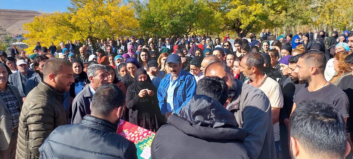 oldurulen-kadinin-cenazesini-kadinlar-tasidi-2