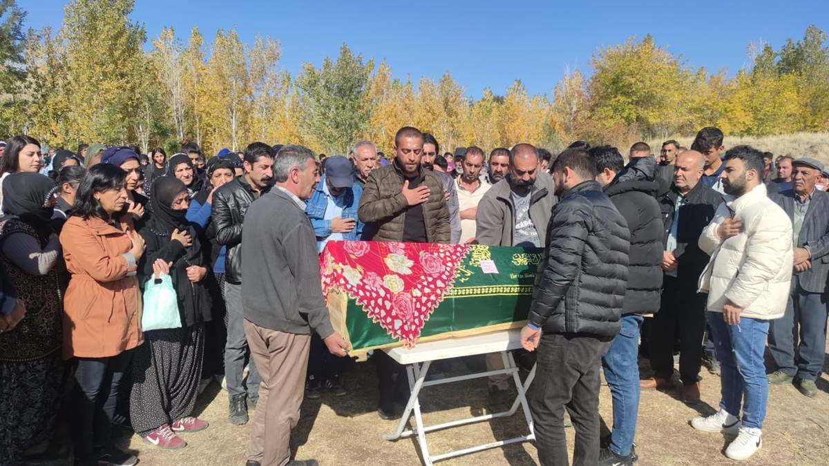 oldurulen-kadinin-cenazesini-kadinlar-tasidi-3