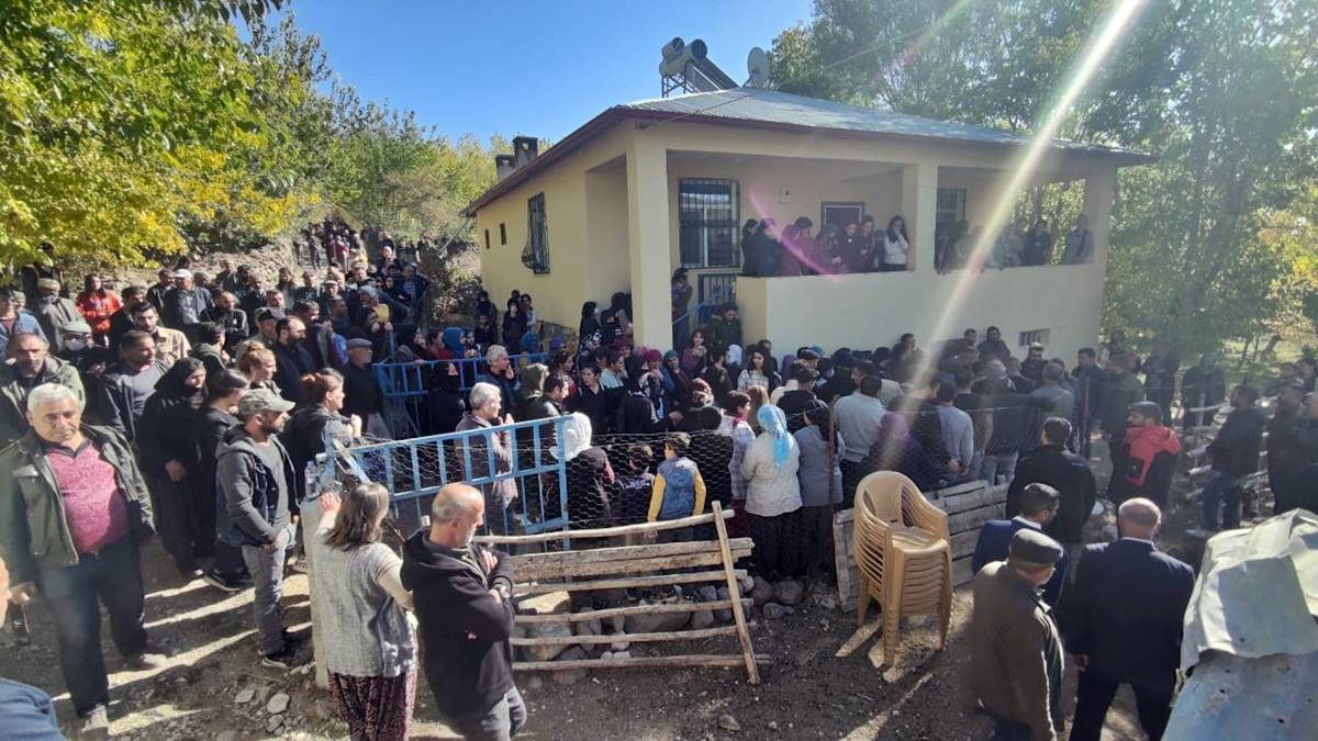 oldurulen-kadinin-cenazesini-kadinlar-tasidi-4