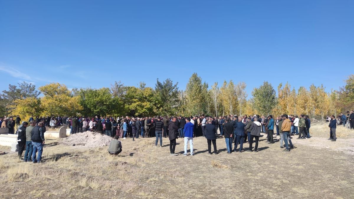 oldurulen-kadinin-cenazesini-kadinlar-tasidi-6