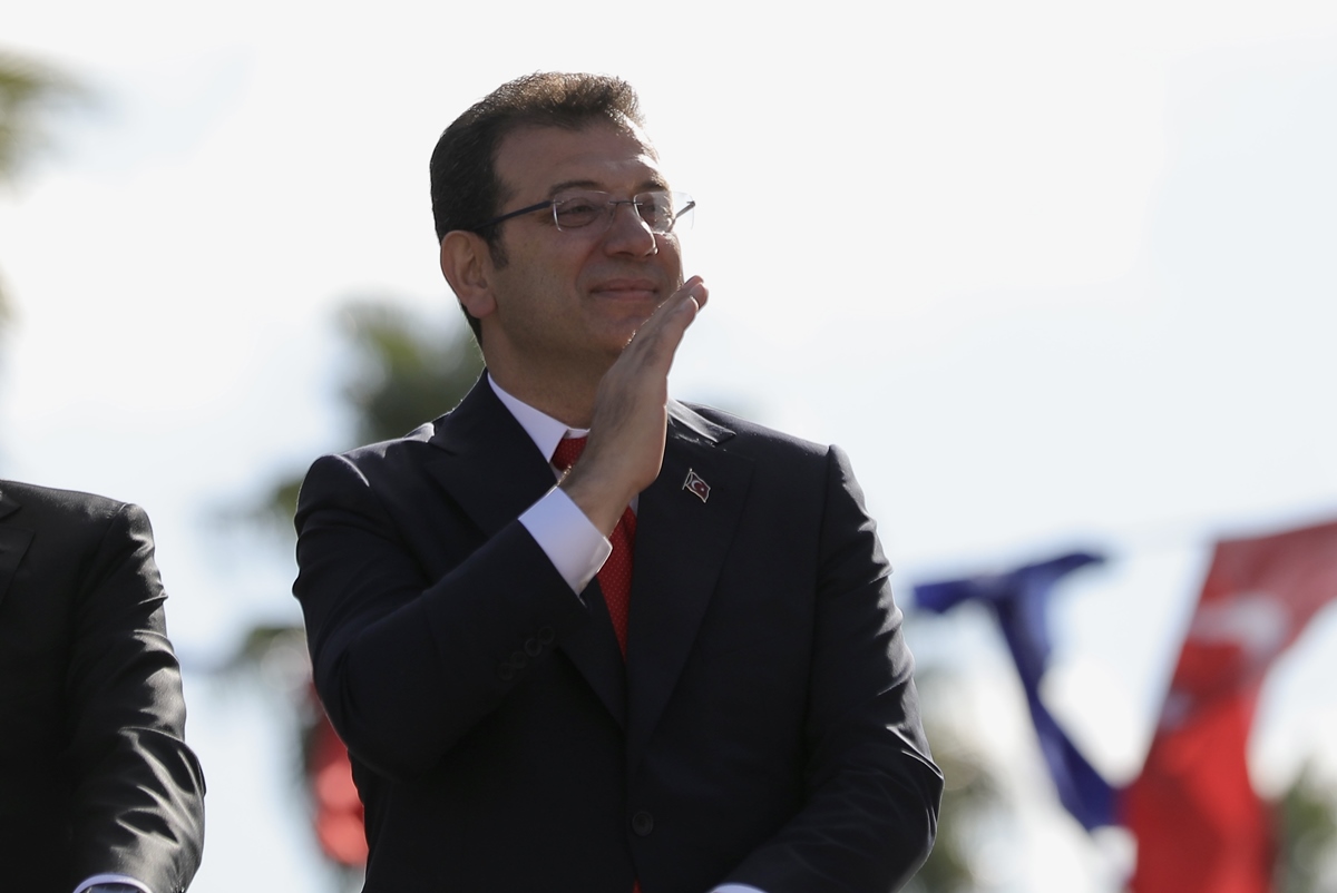 ekrem-imamoglu-el-sallarken