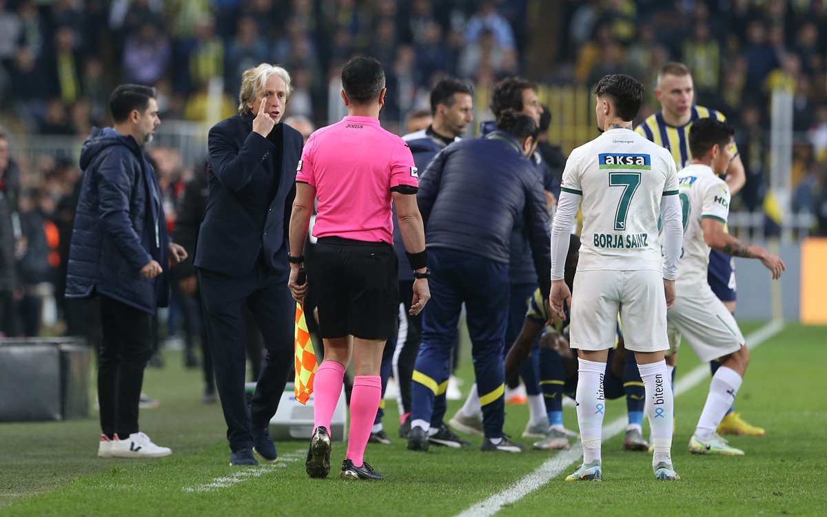 fenerbahce-jorge-jesus-hakem-tartismasi