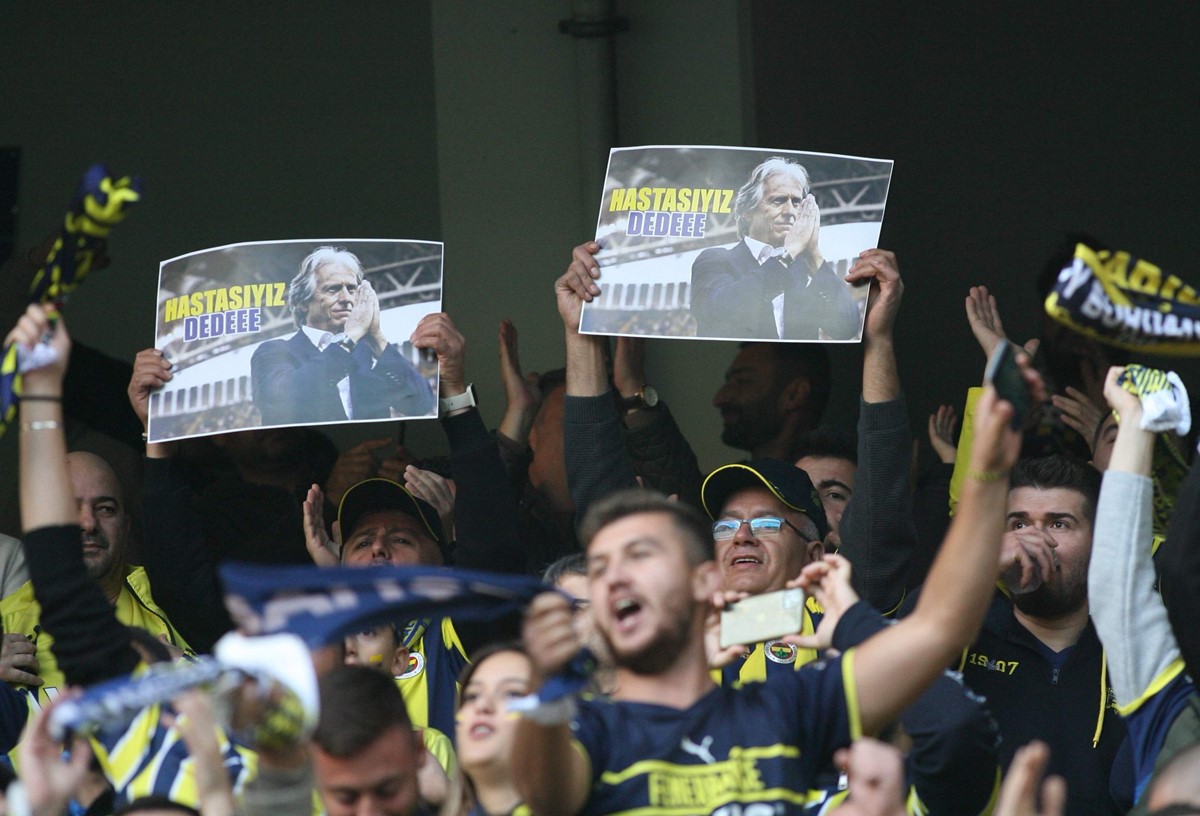 fenerbahce-taraftari-jorge-jesus-sevgi-gosterisi